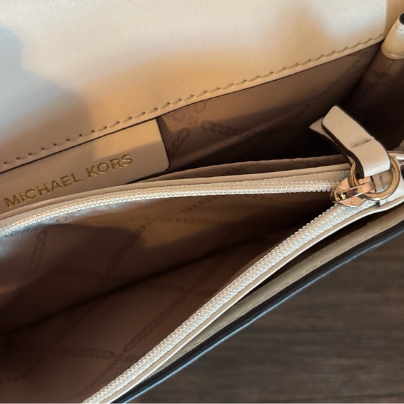 Michael Kors purse - Picture 5 of 10